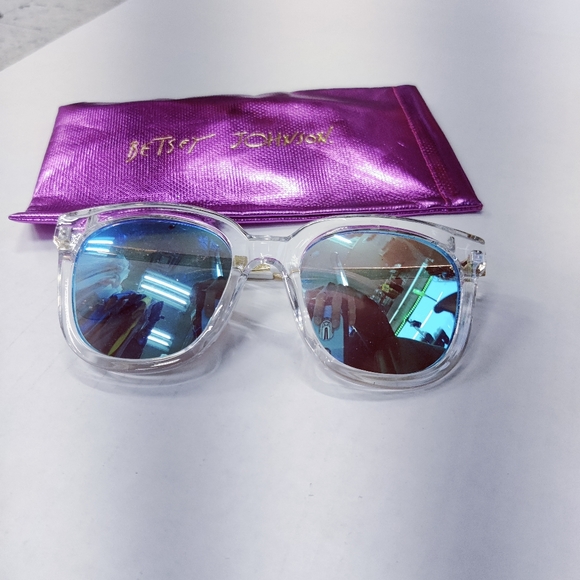 Clear glasses 🤓 - Picture 2 of 6